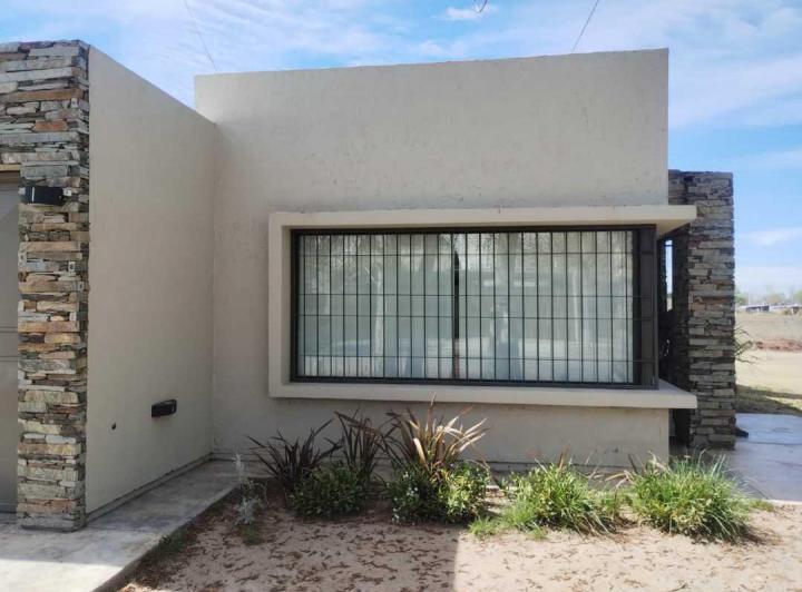Casa · 320m² · 6 Ambientes · 2 Cocheras