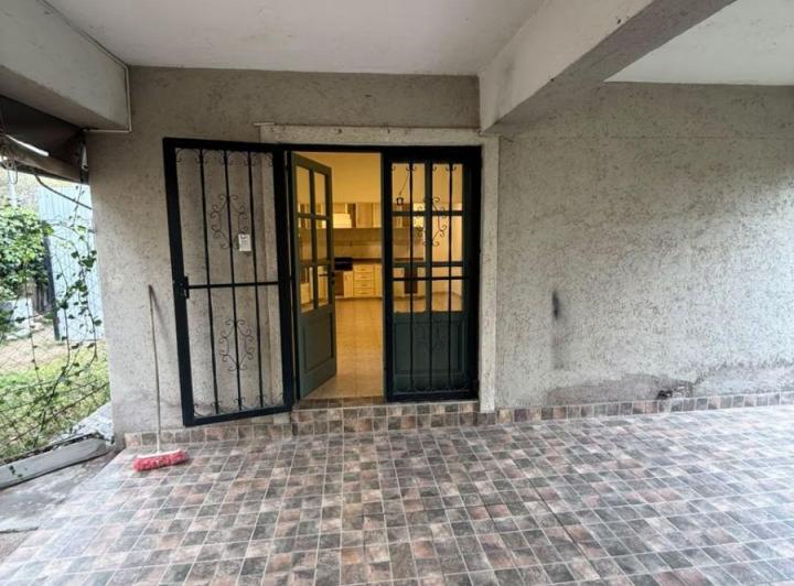 Casa · 85m² · 4 Ambientes · 2 Cocheras