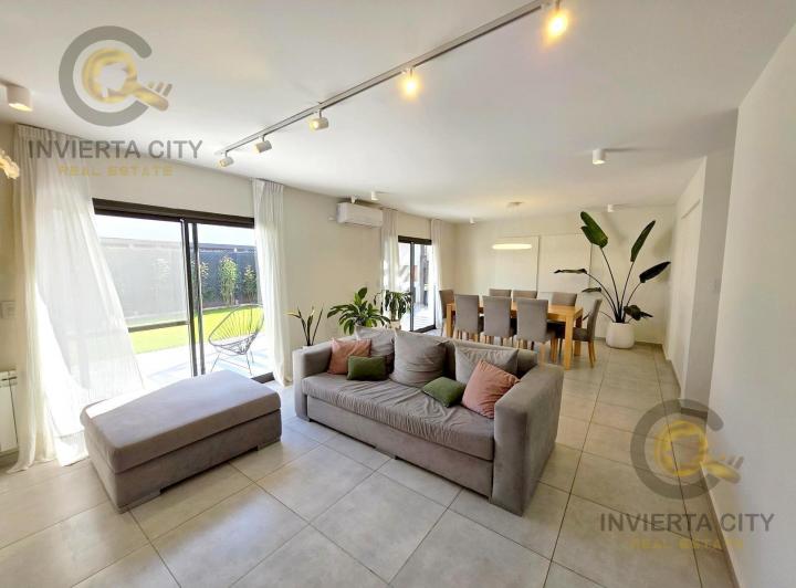 Casa · 173m² · 5 Ambientes · 2 Cocheras