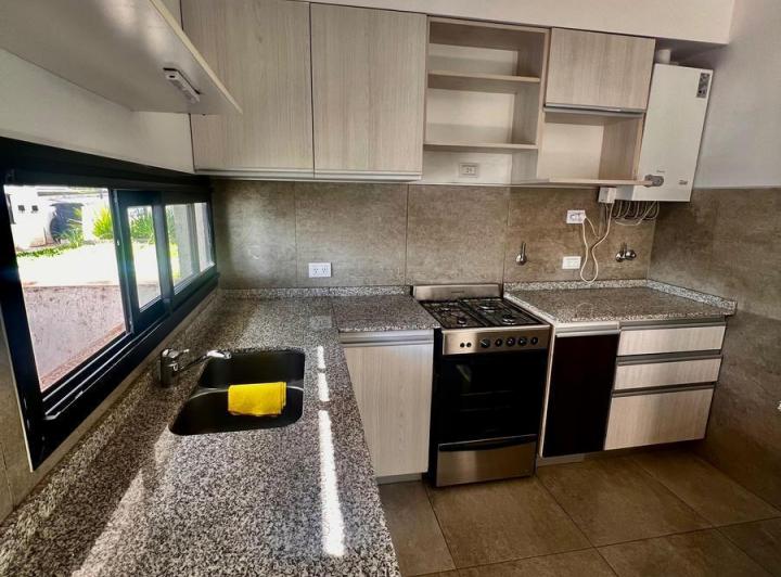 Casa · 122m² · 5 Ambientes · 1 Cochera