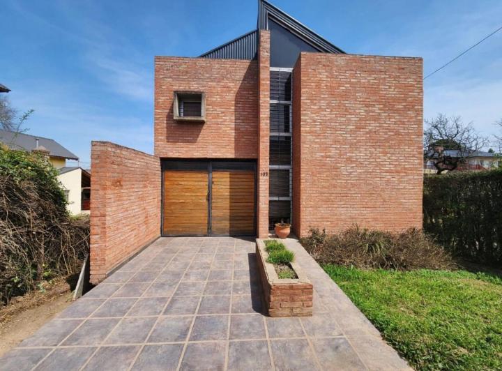 Casa · 129m² · 3 Ambientes · 1 Cochera