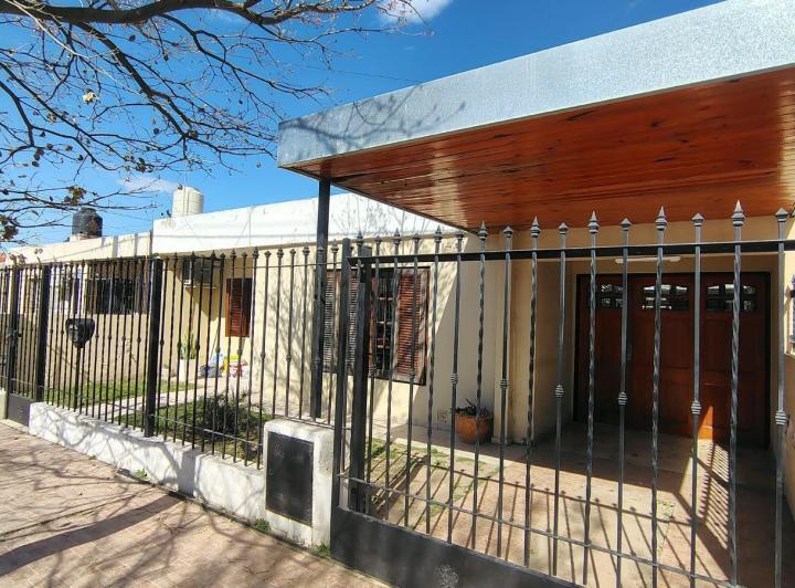 Casa · 142m² · 6 Ambientes · 2 Cocheras