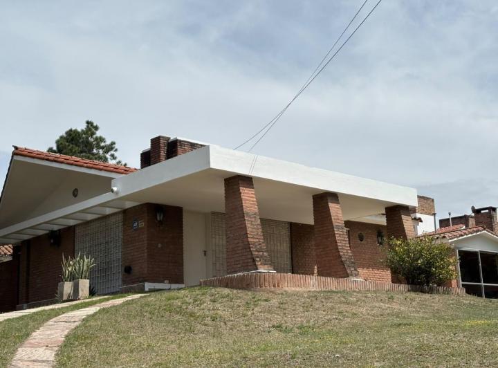 Casa · 228m² · 3 Dormitorios · 2 Cocheras