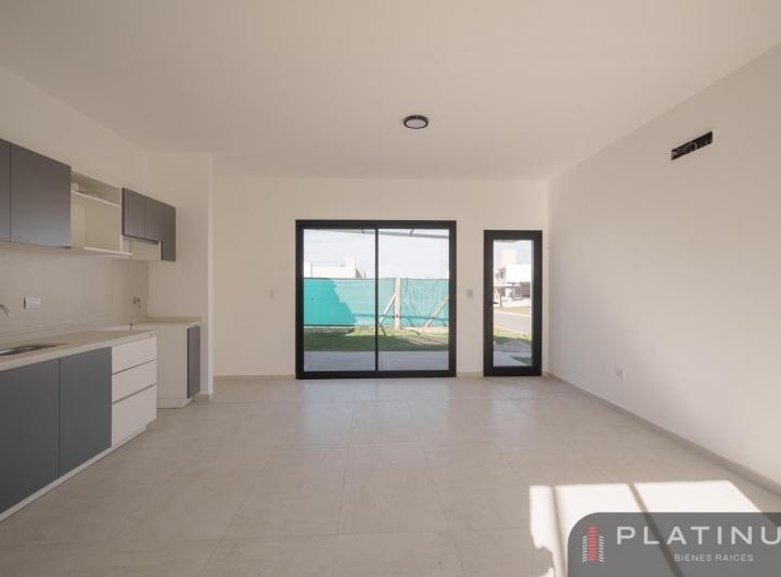Casa · 70m² · 3 Ambientes · 2 Cocheras
