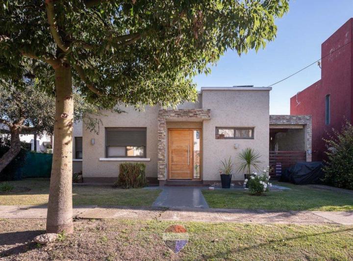 Casa · 156m² · 5 Ambientes · 2 Cocheras