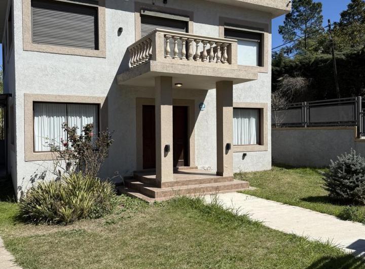 Casa · 193m² · 5 Ambientes · 1 Cochera