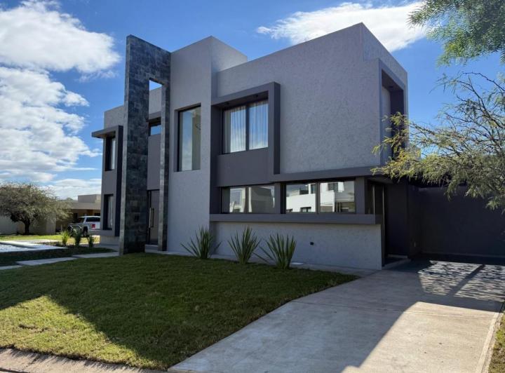 Casa · 150m² · 5 Ambientes · 1 Cochera