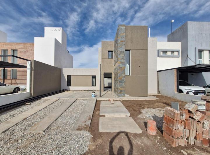 Casa · 160m² · 6 Ambientes · 2 Cocheras