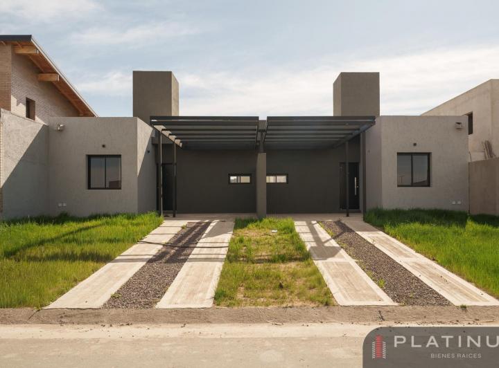Casa · 72m² · 3 Ambientes · 2 Cocheras