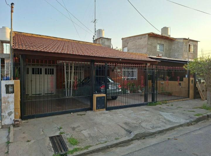 Casa · 206m² · 9 Ambientes · 4 Cocheras