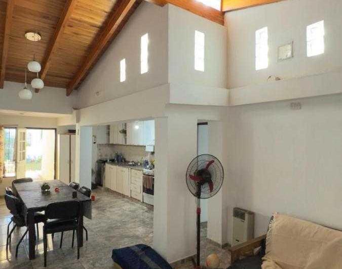 Casa · 220m² · 6 Ambientes · 1 Cochera