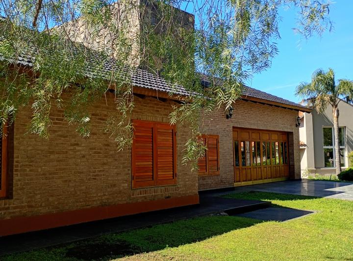 Casa · 316m² · 2 Dormitorios · 2 Cocheras