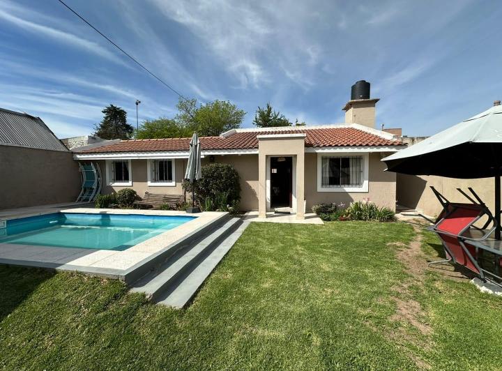 Casa · 165m² · 5 Ambientes · 2 Cocheras