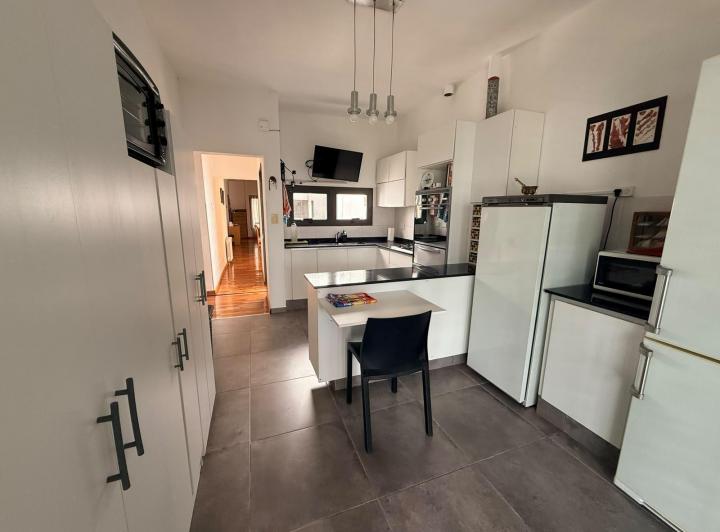 Casa · 170m² · 6 Ambientes · 2 Cocheras