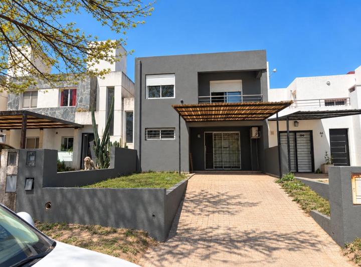 Casa · 143m² · 4 Ambientes · 1 Cochera