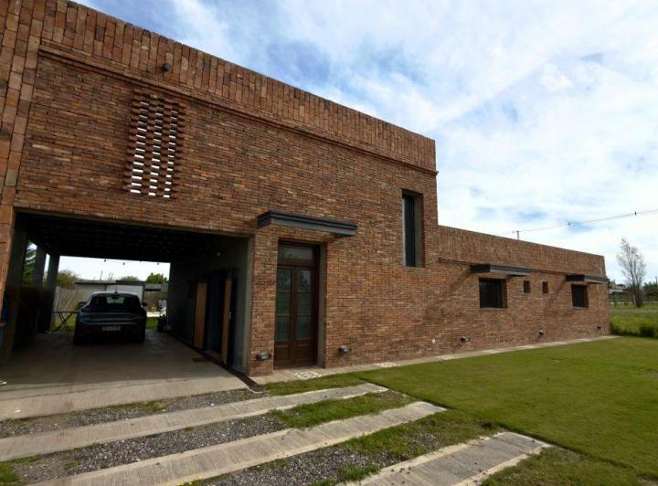 Casa · 280m² · 10 Ambientes · 2 Cocheras