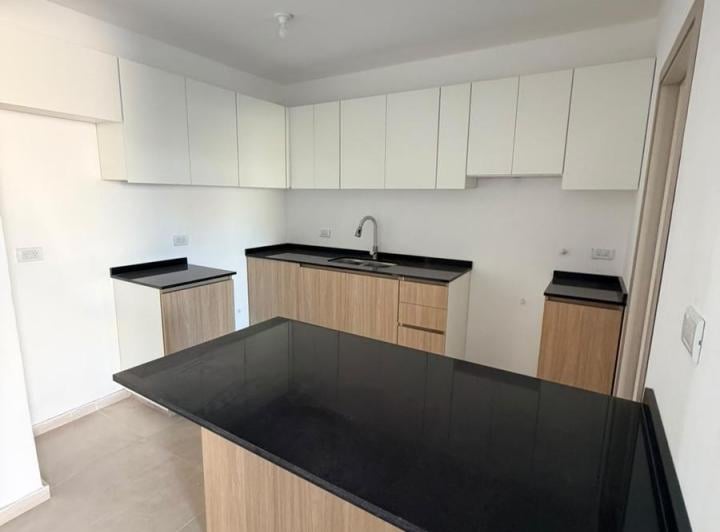 Casa · 155m² · 4 Ambientes · 2 Cocheras