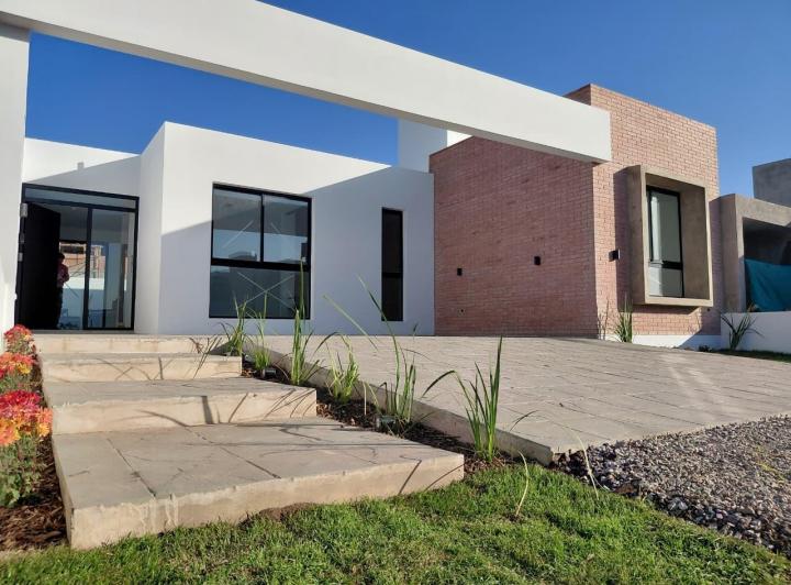 Casa · 120m² · 3 Ambientes · 2 Cocheras