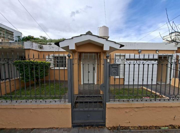 Casa · 147m² · 6 Ambientes · 2 Cocheras