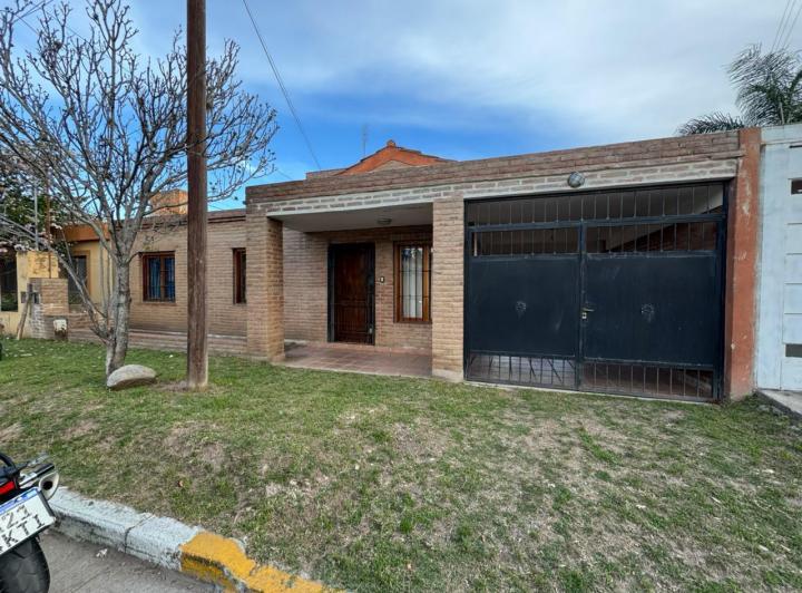 Casa · 110m² · 5 Ambientes · 1 Cochera