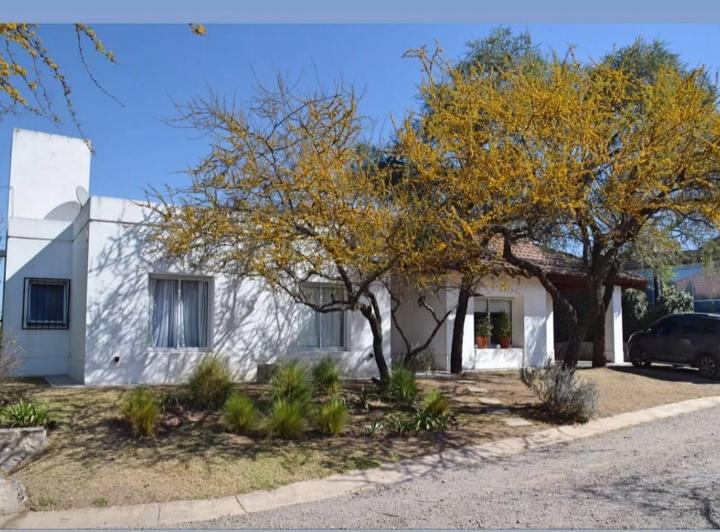 Casa · 160m² · 6 Ambientes · 2 Cocheras