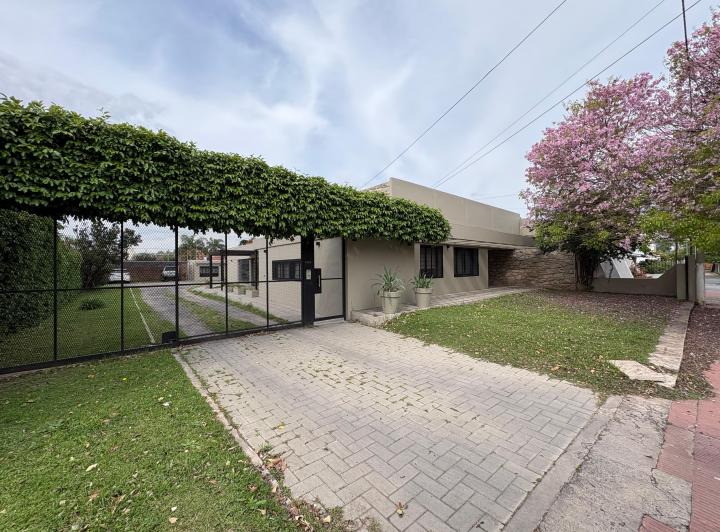 Oficina comercial · 65m² · 4 Ambientes · 2 Cocheras
