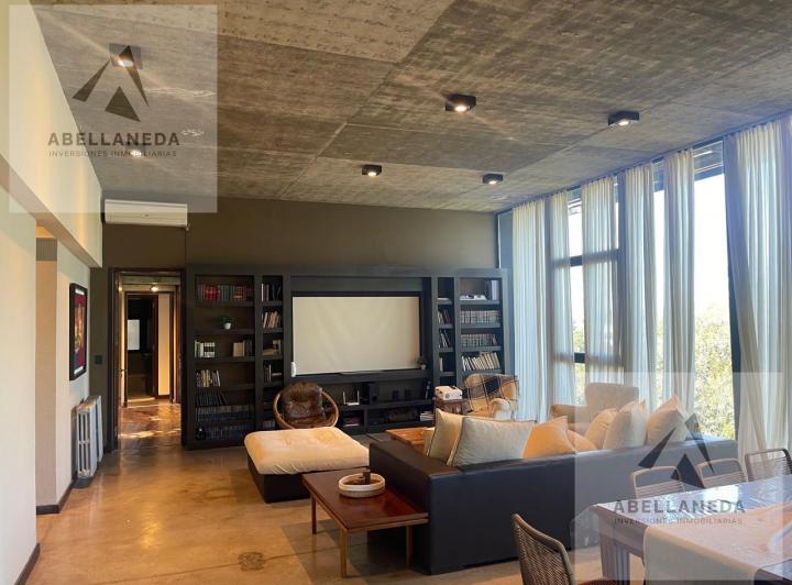 Casa · 500m² · 7 Ambientes · 2 Cocheras