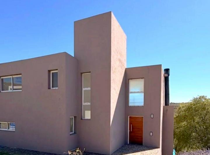 Casa · 250m² · 1 Ambiente · 3 Cocheras