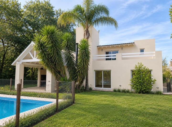 Casa · 270m² · 6 Ambientes · 2 Cocheras