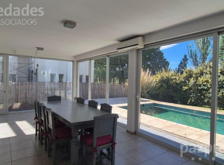 Casa · 800m² · 5 Ambientes · 3 Cocheras