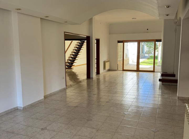 Casa · 350m² · 4 Dormitorios · 2 Cocheras