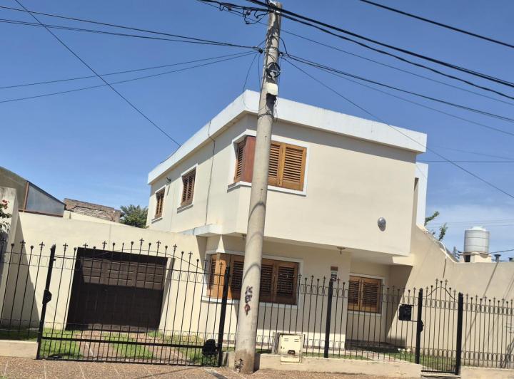 Casa · 205m² · 4 Ambientes · 2 Cocheras