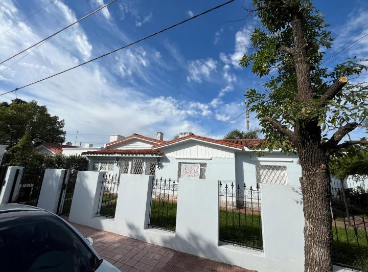 Casa · 144m² · 5 Ambientes · 2 Cocheras