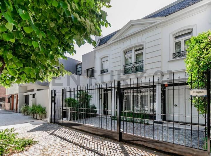 Casa · 334m² · 5 Ambientes · 2 Cocheras