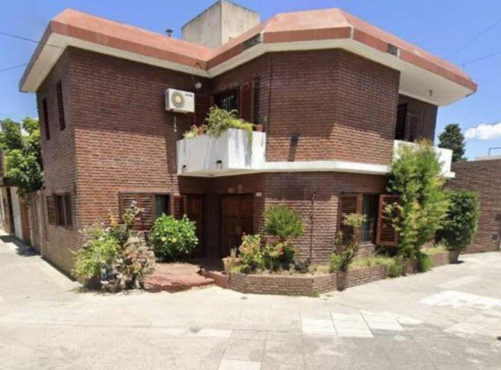 Casa · 255m² · 5 Ambientes · 3 Cocheras