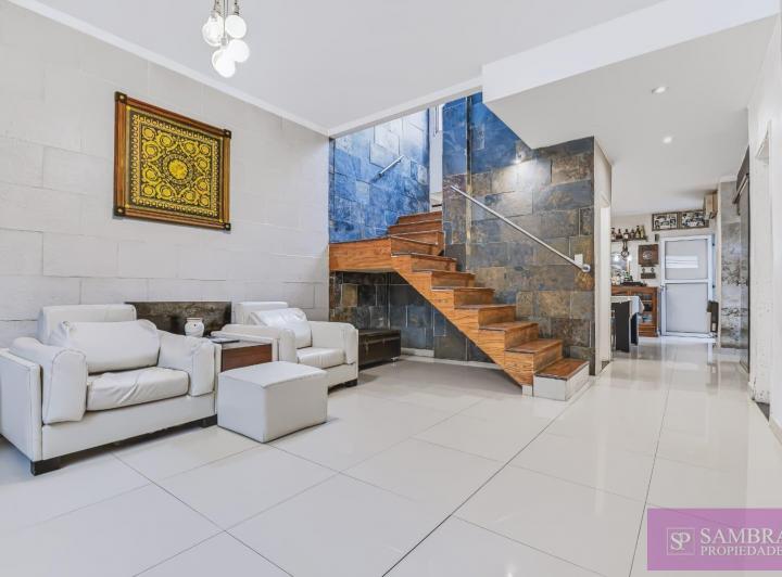Casa · 200m² · 5 Ambientes · 1 Cochera