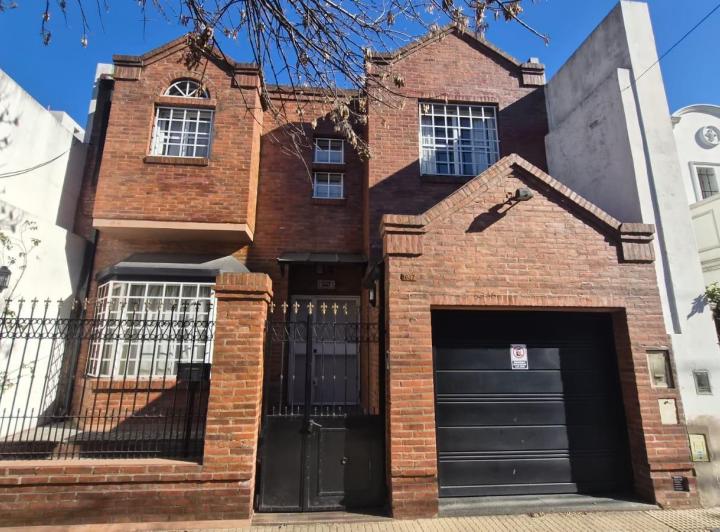 Casa · 321m² · 5 Ambientes · 1 Cochera