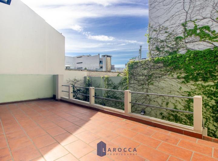 Casa · 325m² · 5 Ambientes · 1 Cochera