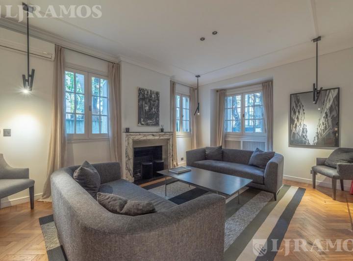 Casa · 320m² · 6 Ambientes · 3 Cocheras