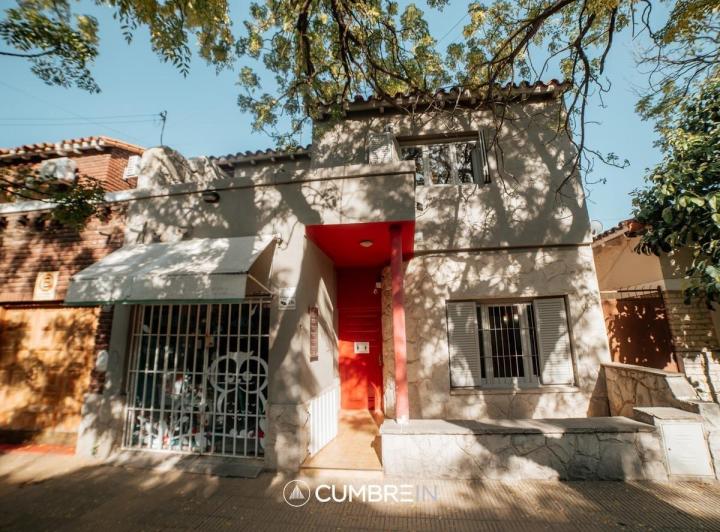 Casa · 207m² · 8 Ambientes · 1 Cochera