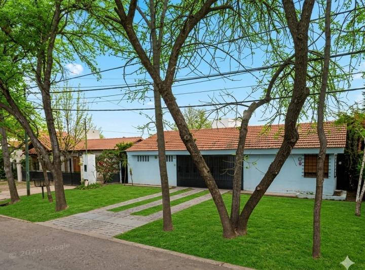 Casa · 270m² · 4 Ambientes · 2 Cocheras