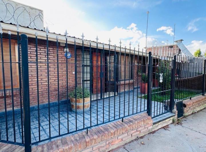 Casa · 229m² · 5 Ambientes · 2 Cocheras