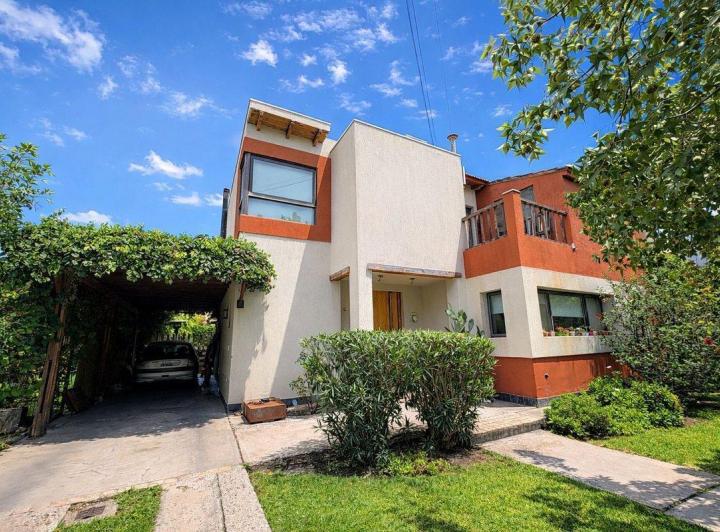Casa · 270m² · 4 Ambientes · 2 Cocheras