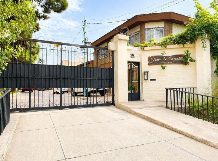 Casa · 180m² · 5 Ambientes · 2 Cocheras