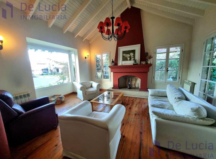 Casa · 320m² · 6 Ambientes · 2 Cocheras