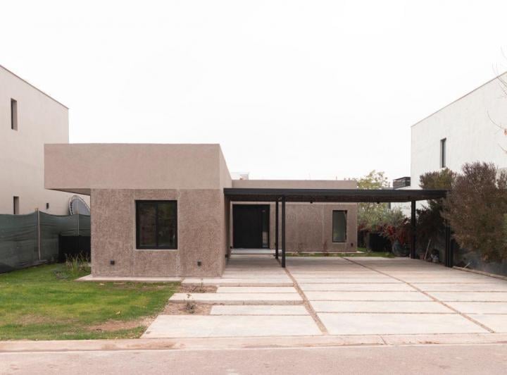 Casa · 165m² · 5 Ambientes · 2 Cocheras