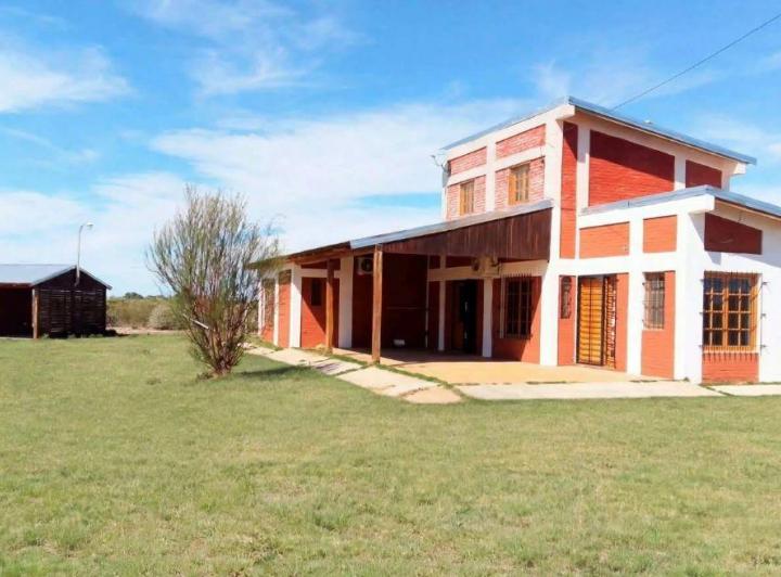Casa · 247m² · 7 Ambientes · 2 Cocheras