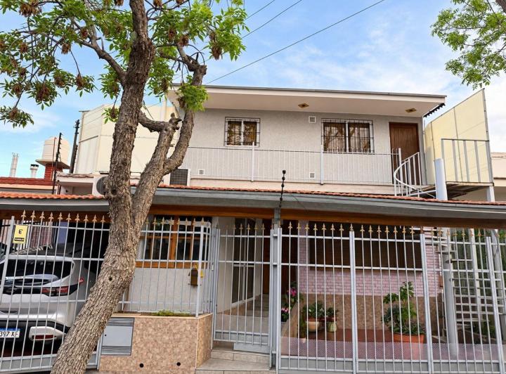 Casa · 230m² · 4 Ambientes · 2 Cocheras