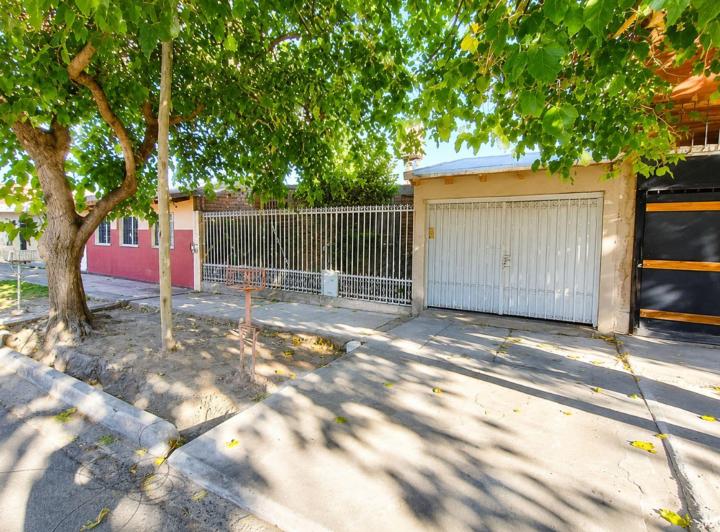 Casa · 90m² · 3 Ambientes · 2 Cocheras