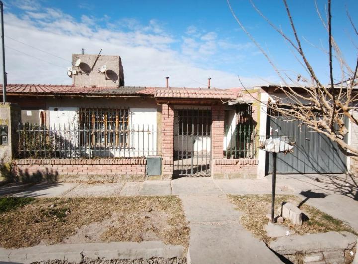 Casa · 80m² · 6 Ambientes · 2 Cocheras